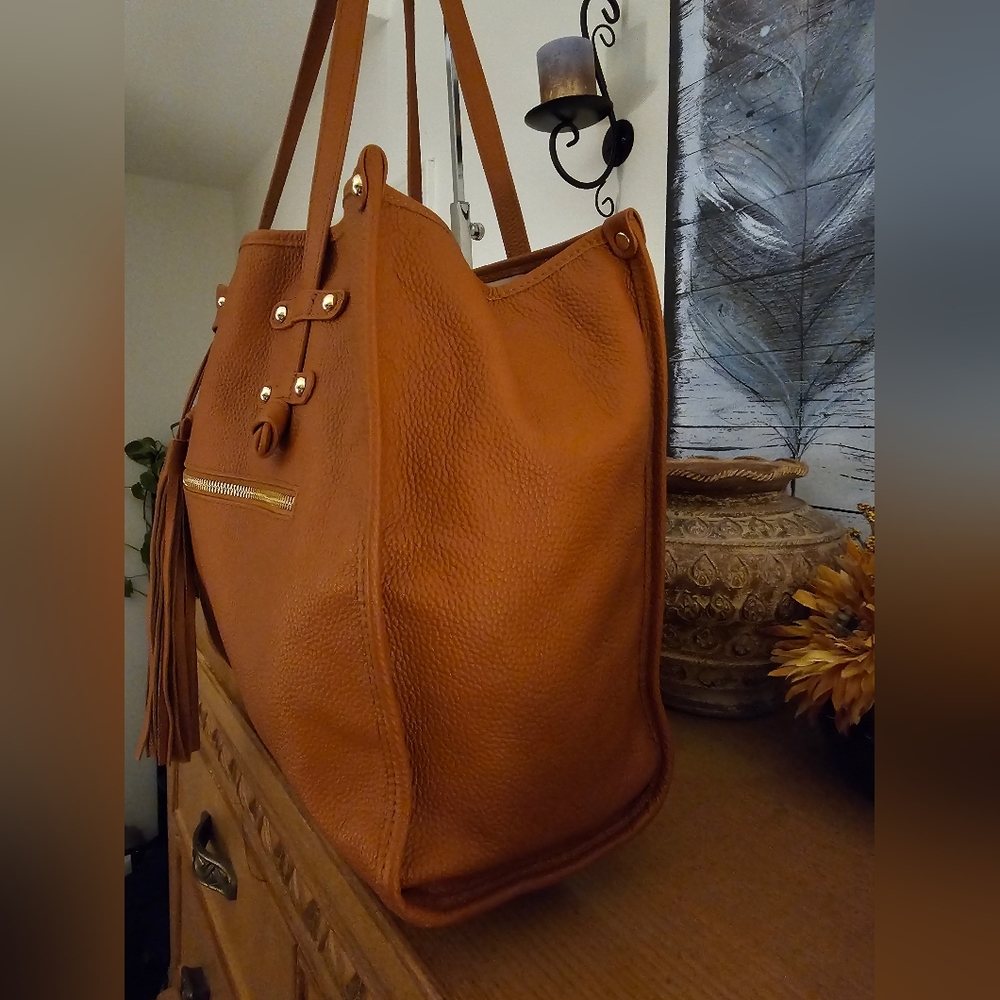 Classic Tan Leather Tote Bag with Tassel - Picture 5 of 16